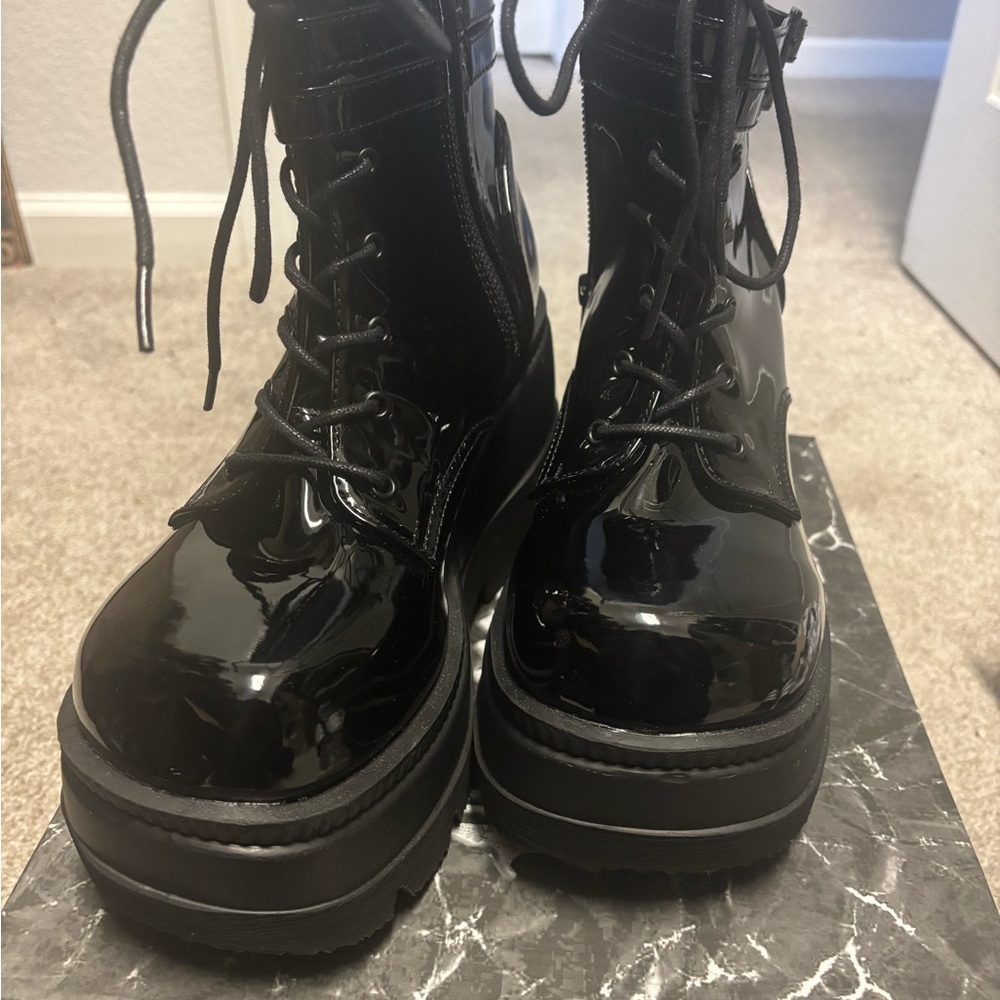 Demonia Shaker 52 Black Pstent Platform Ankle Boots. Vegan. Womens size 10 - Picture 5 of 11